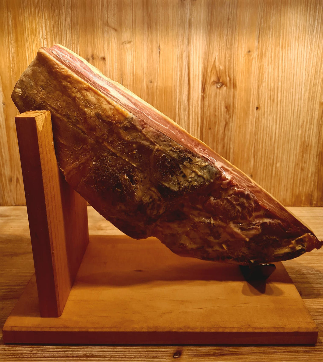 1/2 Jamon Serrano, stand inclusief